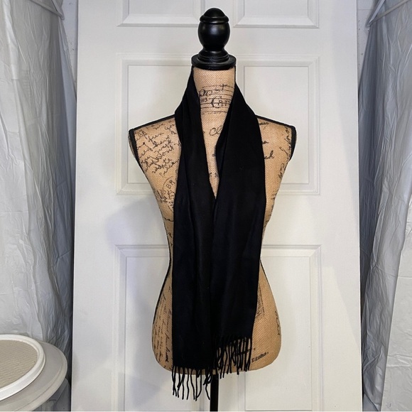 Vintage V. Fraas Made in Germany Black Soft Acrylic Fringe End Scarf - Picture 2 of 4